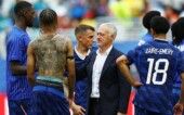 Futebol — Copa do Mundo da FIFA 2026 — disputa do terceiro lugar — França x Inglaterra — Estádio de Miami, Miami Gardens, Flórida, EUA — 18/07/2026. O técnico da França, Didier Deschamps, demonstra abatimento após a partida, com a seleção francesa terminando a Copa do Mundo na quarta colocação.