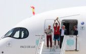 Espanha chega a Madri com a taça da Copa do Mundo 2026; veja vídeo