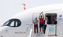 Espanha chega a Madri com a taça da Copa do Mundo 2026; veja vídeo