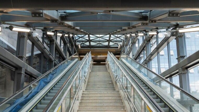 Metrô de SP vai trocar escadas rolantes por elevadores na linha 22