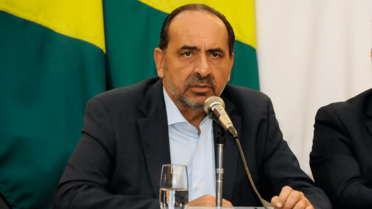 Alexandre Kallil em coletiva de imprensa na época em que era prefeito de Belo Horizonte.