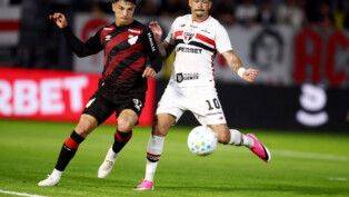 Soccer Football - Brasileiro Championship - Sao Paulo v Athletico Paranaense - Estadio Municipal Cicero De Souza Marques, Braganca Paulista, Brazil - July 22, 2026 Sao Paulo's Luciano in action with Athletico Paranaense's Lucas Esquivel REUTERS/Jean Carniel
