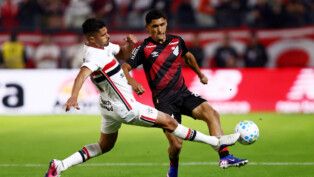 Soccer Football - Brasileiro Championship - Sao Paulo v Athletico Paranaense - Estadio Municipal Cicero De Souza Marques, Braganca Paulista, Brazil - July 22, 2026 Athletico Paranaense's Claudinho in action with Sao Paulo's Lucas Ramon REUTERS/Jean Carniel