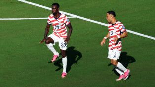 Soccer Football - FIFA World Cup 2026 - Round of 32 - United States v Bosnia and Herzegovina - San Francisco Bay Area Stadium, Santa Clara, California, U.S. - July 1, 2026 Folarin Balogun of the U.S. celebrates scoring their first goal with Sergino Dest REUTERS/Pedro Nunes