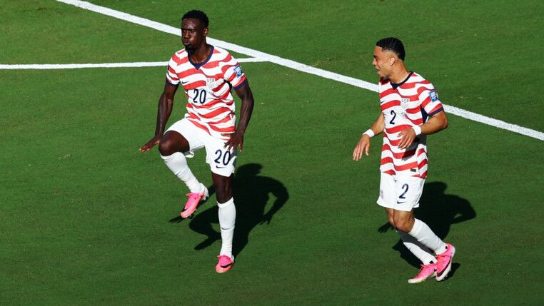 Soccer Football - FIFA World Cup 2026 - Round of 32 - United States v Bosnia and Herzegovina - San Francisco Bay Area Stadium, Santa Clara, California, U.S. - July 1, 2026 Folarin Balogun of the U.S. celebrates scoring their first goal with Sergino Dest REUTERS/Pedro Nunes