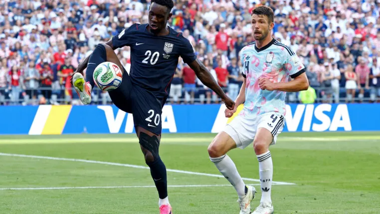 Soccer Football - FIFA World Cup 2026 - Round of 16 - United States v Belgium - Seattle Stadium, Seattle, Washington, U.S. - July 6, 2026 Folarin Balogun of the U.S. in action with Belgium's Brandon Mechele REUTERS/Albert Gea