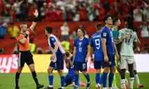 Soccer Football - FIFA World Cup 2026 - Round of 32 - Portugal v Croatia - Toronto Stadium, Toronto, Canada - July 2, 2026 Referee Espen Eskas signals no goal after a VAR review of a goal scored by Croatia's Josko Gvardiol REUTERS/Dylan Martinez