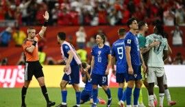 Soccer Football - FIFA World Cup 2026 - Round of 32 - Portugal v Croatia - Toronto Stadium, Toronto, Canada - July 2, 2026 Referee Espen Eskas signals no goal after a VAR review of a goal scored by Croatia's Josko Gvardiol REUTERS/Dylan Martinez
