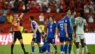 Soccer Football - FIFA World Cup 2026 - Round of 32 - Portugal v Croatia - Toronto Stadium, Toronto, Canada - July 2, 2026 Referee Espen Eskas signals no goal after a VAR review of a goal scored by Croatia's Josko Gvardiol REUTERS/Dylan Martinez