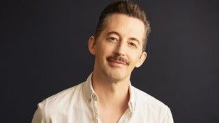 Josh Grisetti, ator de 'A Maravilhosa Sra. Maisel', morre aos 44 anos
