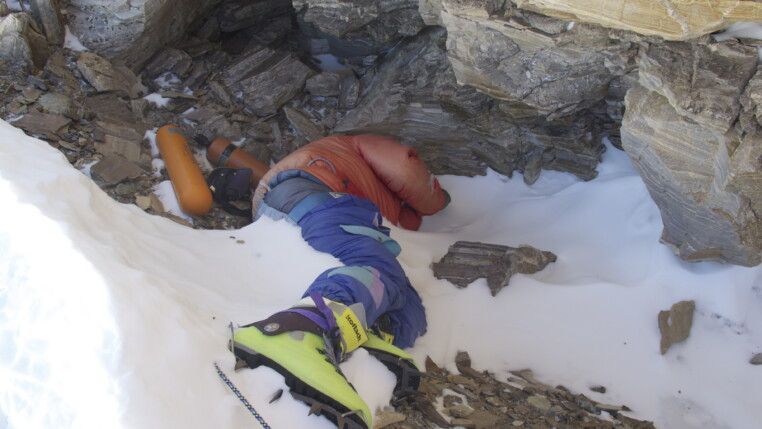 "Botas Verdes", apelido dado por montanhistas para corpo congelado no Everest
