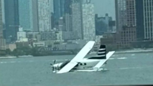 Hidroavião capota em rio perto de Manhattan; ninguém se fere