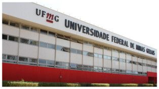 Fachada da Universidade Federal de Minas Gerais. A notícia fala sobre a abertura de um concurso público.