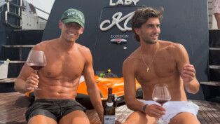 Marcos Llorente e Ferran Torres, campeões do mundo pela Espanha, curtem férias em Ibiza