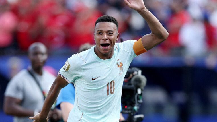 Soccer Football - FIFA World Cup 2026 - Quarter Final - France v Morocco - Boston Stadium, Foxborough, Massachusetts, U.S. - July 9, 2026 France's Kylian Mbappe celebrates after the match as France qualify for the semi final stage of the World Cup REUTERS/Paul Childs TPX IMAGES OF THE DAY