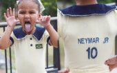Mel, filha de Neymar e Bruna Biancardi, imita comemoração do pai