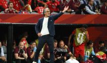 Soccer Football - FIFA World Cup 2026 - Round of 32 - Switzerland v Algeria - BC Place, Vancouver, Canada - July 2, 2026 Switzerland coach Murat Yakin reacts IMAGN IMAGES via Reuters/Anne-Marie Sorvin