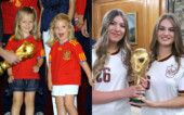 Princesas Leonor e Sofía, da Espanha, com a taça da Copa do Mundo em 2010 e 2026