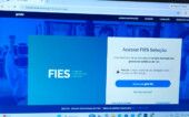 Site aberto em computador