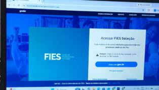 Site aberto em computador