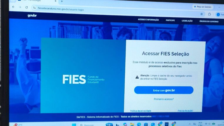 Site aberto em computador
