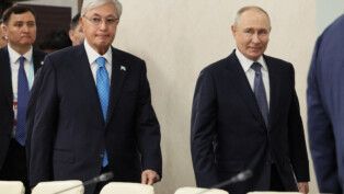 Russian President Vladimir Putin and Kazakh President Kassym-Jomart Tokayev attend the 22nd Russia–Kazakhstan Interregional Cooperation Forum in Omsk, Russia, July 25, 2026. Sputnik/Sergei Savostyanov/Pool via REUTERS ATTENTION EDITORS - THIS IMAGE WAS PROVIDED BY A THIRD PARTY.
