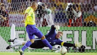 Ronaldo e Oliver Kahn na final da Copa do Mundo 2002