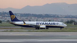 FILE PHOTO: FILE PHOTO: A Ryanair plane on a tarmac of Makedonia airport in Thessaloniki, Greece, May 7, 2026. REUTERS/Alexandros Avramidis/File Photo