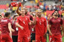 Soccer Football - FIFA World Cup 2026 - Round of 16 - Switzerland v Colombia - BC Place, Vancouver, Canada - July 7, 2026 Switzerland's Nico Elvedi, Manuel Akanji and Eray Comert celebrate after the penalty shootout as Switzerland qualify for the quarter finals of the World Cup IMAGN IMAGES via Reuters/Simon Fearn