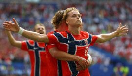 Schjelderup, autor do primeiro gol da Noruega contra a Inglaterra na Copa do Mundo 2026