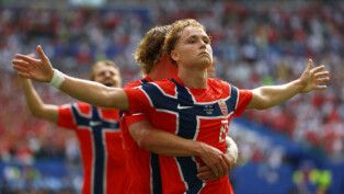 Schjelderup, autor do primeiro gol da Noruega contra a Inglaterra na Copa do Mundo 2026