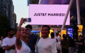 Taylor Swift e Travis Kelce oficializam casamento no telão do Madison Square Garden