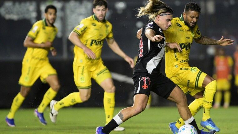 RJ - BRASILEIRÃO/VASCO X MIRASSOL - ESPORTES - Rio de Janeiro (RJ), 25/07/2026 - VASCO X MIRASSOL- O jogador Spinelli do Vasco durante Partida entre Vasco x Mirassol, válido pelo Campeonato Brasileiro 2026 - Série A - realizada no estádio São Januário, no Rio de Janeiro, neste Sábado (25).(Foto: Dhavid Normando/Código 19/Estadão Conteúdo) 25/07/2026 - Foto: DHAVID NORMANDO/CÓDIGO19/ESTADÃO CONTEÚDO