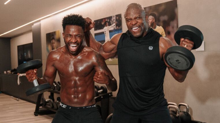 Vini Jr. e Terry Crews treinam juntos