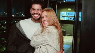Zé Felipe posa com a "loira misteriosa"