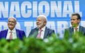 03.03.2026 - Presidente da República, Luiz Inácio Lula da Silva, durante a abertura da 2º Conferência Nacional do Trabalho, no Teatro Celso Furtado. Na foto (da esquerda para a direita): Vice-Presidente da República e Ministro do Desenvolvimento, Indústria, Comércio e Serviços, Geraldo Alckmin; Presidente da República, Luiz Inácio Lula da Silva e o Ministro do Trabalho e Emprego, Luiz Marinho. São Paulo - SP.