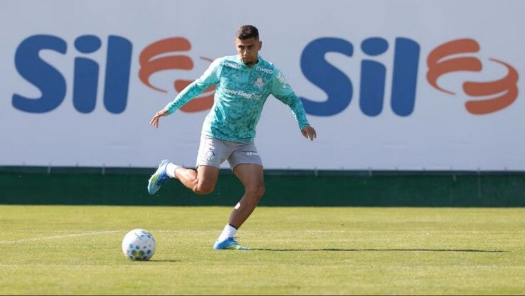 Andreas Pereira em treino do Palmeiras