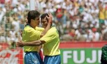 Estados Unidos, Califórnia, São Francisco, 04/07/1994, Após o gol, Bebeto agradece Romário pelo passe perfeito que resultou no único gol da vitória da Seleção Brasileira sobre a seleção dos Estados Unidos. - Crédito: