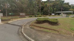 Fachada do Cemitério Bosque da Esperança.
