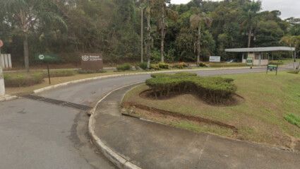 Fachada do Cemitério Bosque da Esperança.
