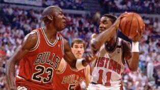 Michael Jordan contra Isiah Thomas em Chicago Bulls x Detroit Pistons