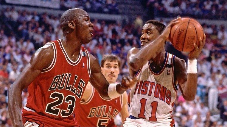 Michael Jordan contra Isiah Thomas em Chicago Bulls x Detroit Pistons
