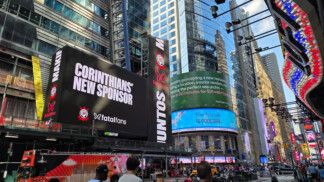 Corinthians celebra ação na Times Square durante jogo do Brasil