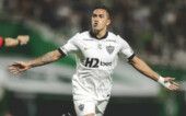 foto mostra jogador cuello, do galo
