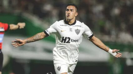 foto mostra jogador cuello, do galo