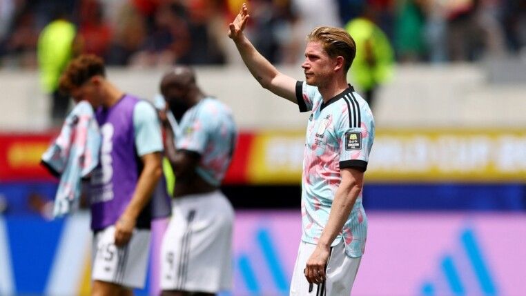 Futebol — Copa do Mundo da FIFA 2026 — quartas de final — Espanha x Bélgica — Estádio de Los Angeles, Inglewood, Califórnia, EUA — 10/07/2026. Kevin De Bruyne, da Bélgica, demonstra decepção após a partida, que terminou com a eliminação da seleção belga da Copa do Mundo.