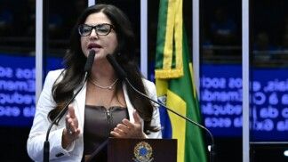 Sessão de Debates - Fim da escala 6x1 no Brasil (PEC 221/2019) Plenário do Senado Federal durante sessão de debates temáticos destinada a discutir os impactos sociais, econômicos e produtivos da Proposta de Emenda à Constituição nº 221, de 2019, que trata da redução da jornada de trabalho e do fim da chamada escala 6x1 no Brasil. A PEC, já aprovada na Câmara dos Deputados, diminui a jornada de trabalho de 44 para 40 horas semanais, com dois dias de descanso, e estabelece implementação gradual da escala. Em discurso, à tribuna, diretora executiva jurídica da Federação das Indústrias do Estado de São Paulo (Fiesp), Luciana Nunes Freire