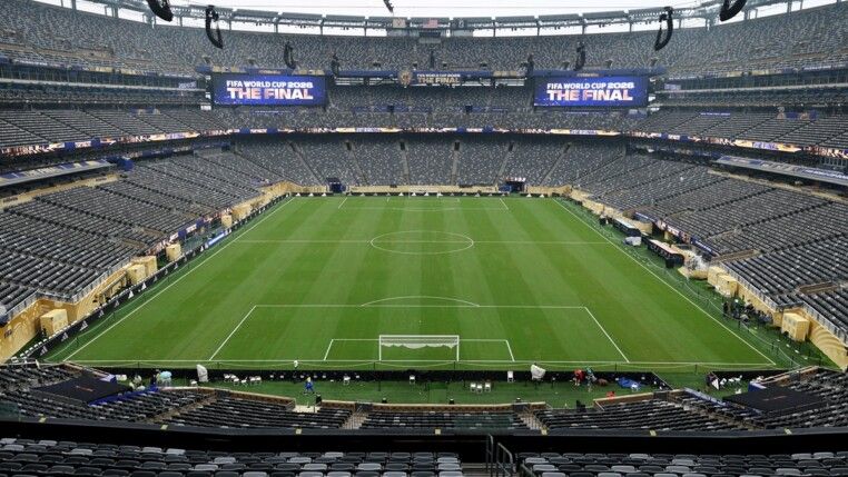 Vista geral do interior do MetLife Stadium, em East Rutherford, Nova Jersey (EUA), antes da entrevista coletiva do Grupo de Estudos Técnicos da Fifa na véspera da final da Copa do Mundo de 2026.