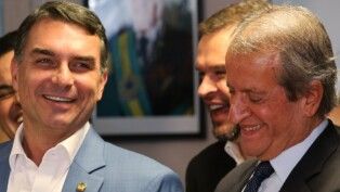 O Presidente Nacional do Partido Liberal Valdemar Costa Neto, recebe na Sede Nacional do PL em Brasília/ DF, o Pré-Candidato a Presidência da República, senador Flávio Bolsonaro (PL/ RJ)