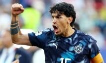 Futebol — Copa do Mundo da FIFA 2026 — fase de 16 avos de final — Alemanha x Paraguai — Estádio de Boston, Foxborough, Massachusetts, EUA — 29/06/2026. Gustavo Gómez, do Paraguai, comemora após a partida, com a equipe garantindo a classificação para as oitavas de final da Copa do Mundo.
